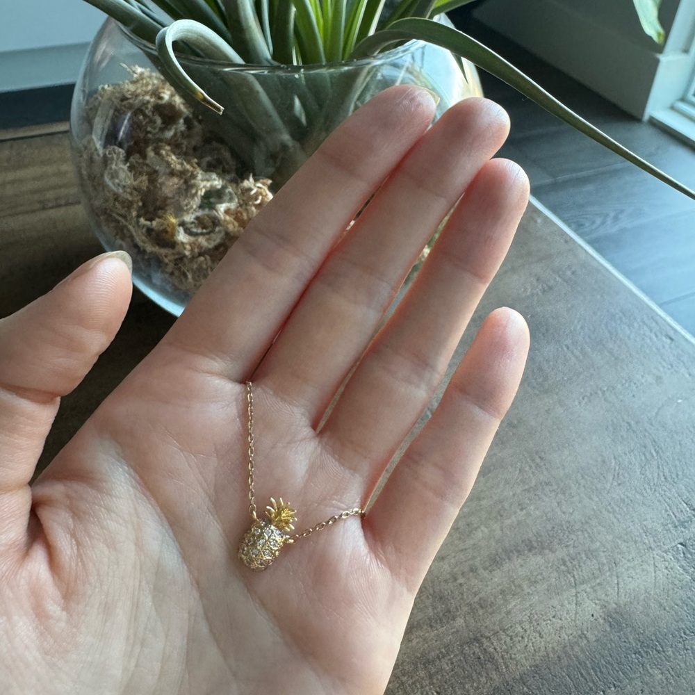✨Faux Diamond Pineapple Necklace✨